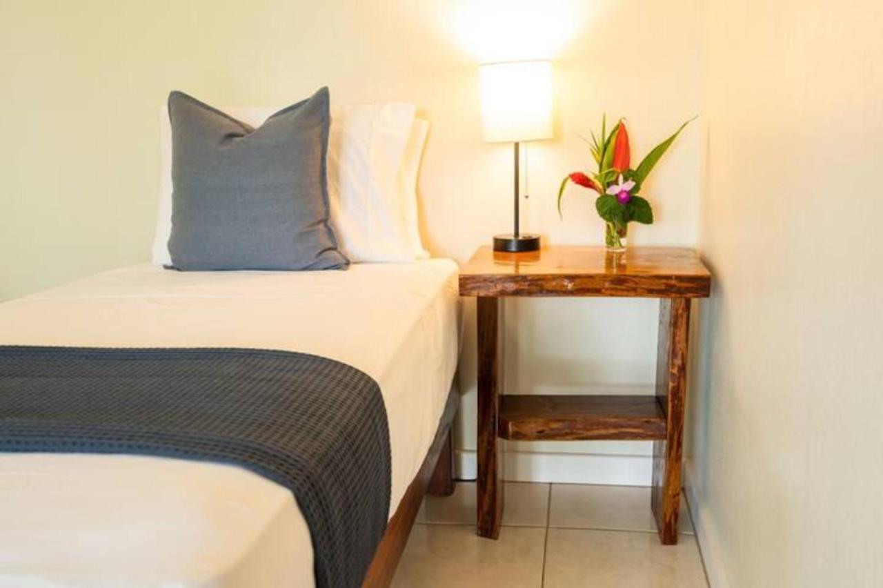 Casa Marlin Bed and Breakfast Bocas del Toro Exteriör bild