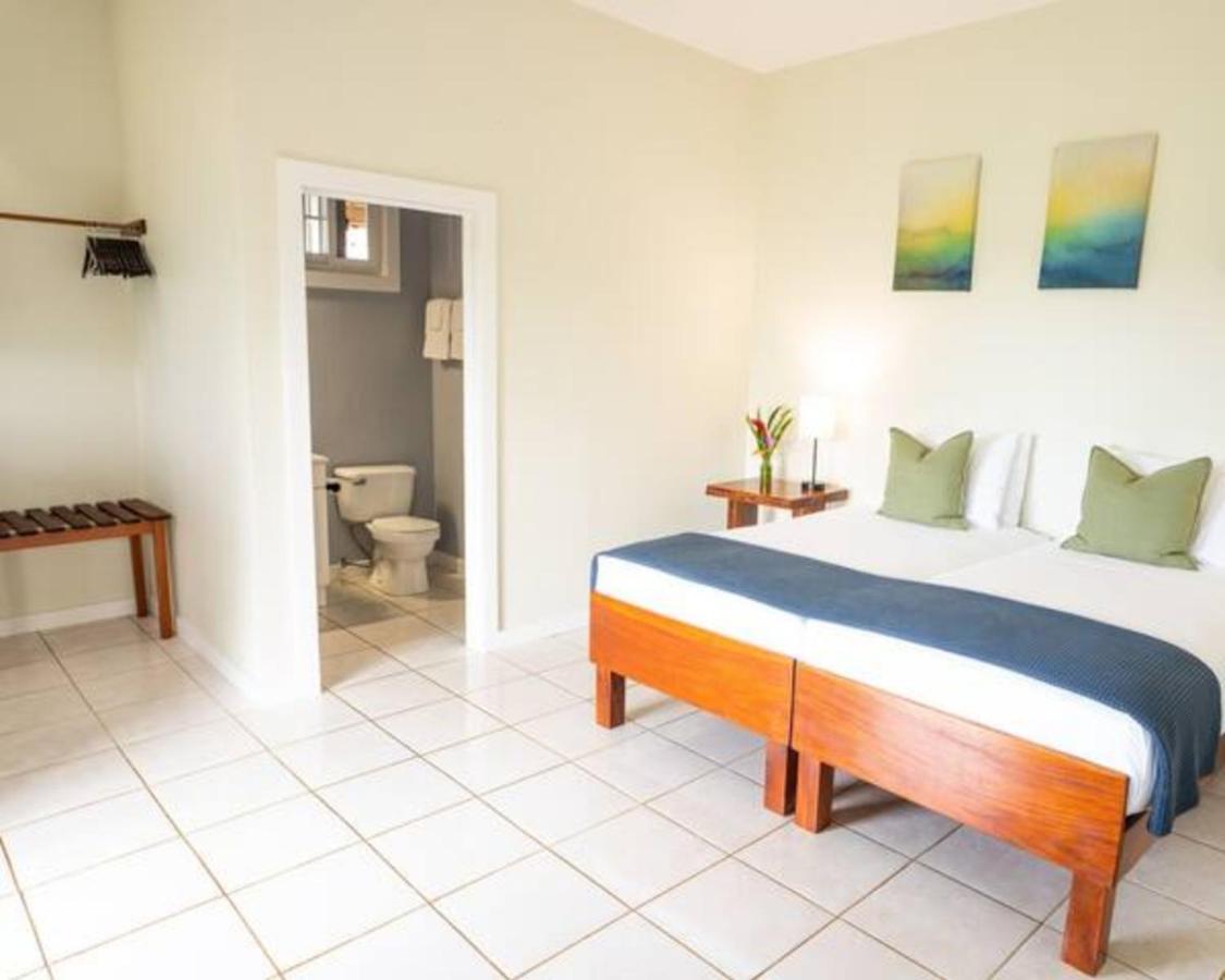 Casa Marlin Bed and Breakfast Bocas del Toro Exteriör bild