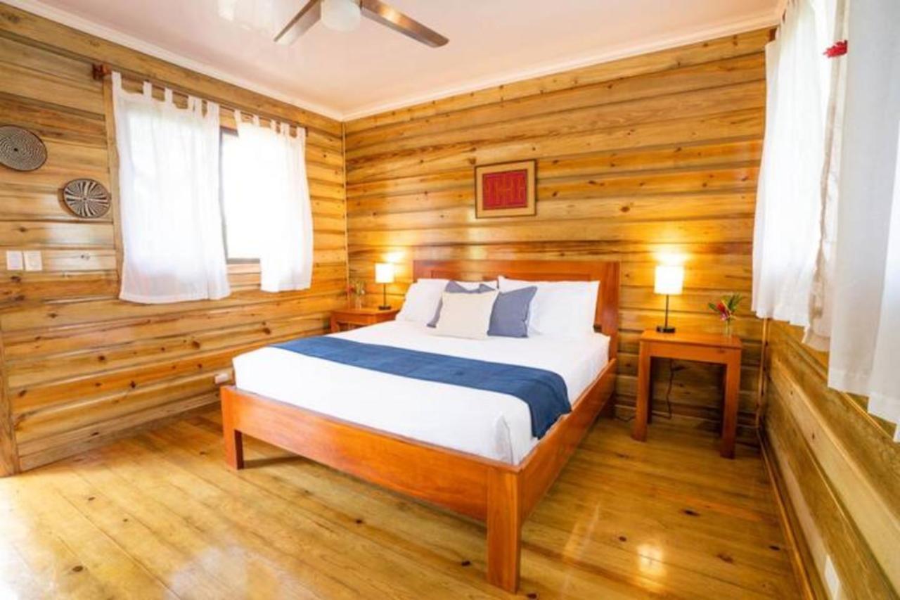 Casa Marlin Bed and Breakfast Bocas del Toro Exteriör bild