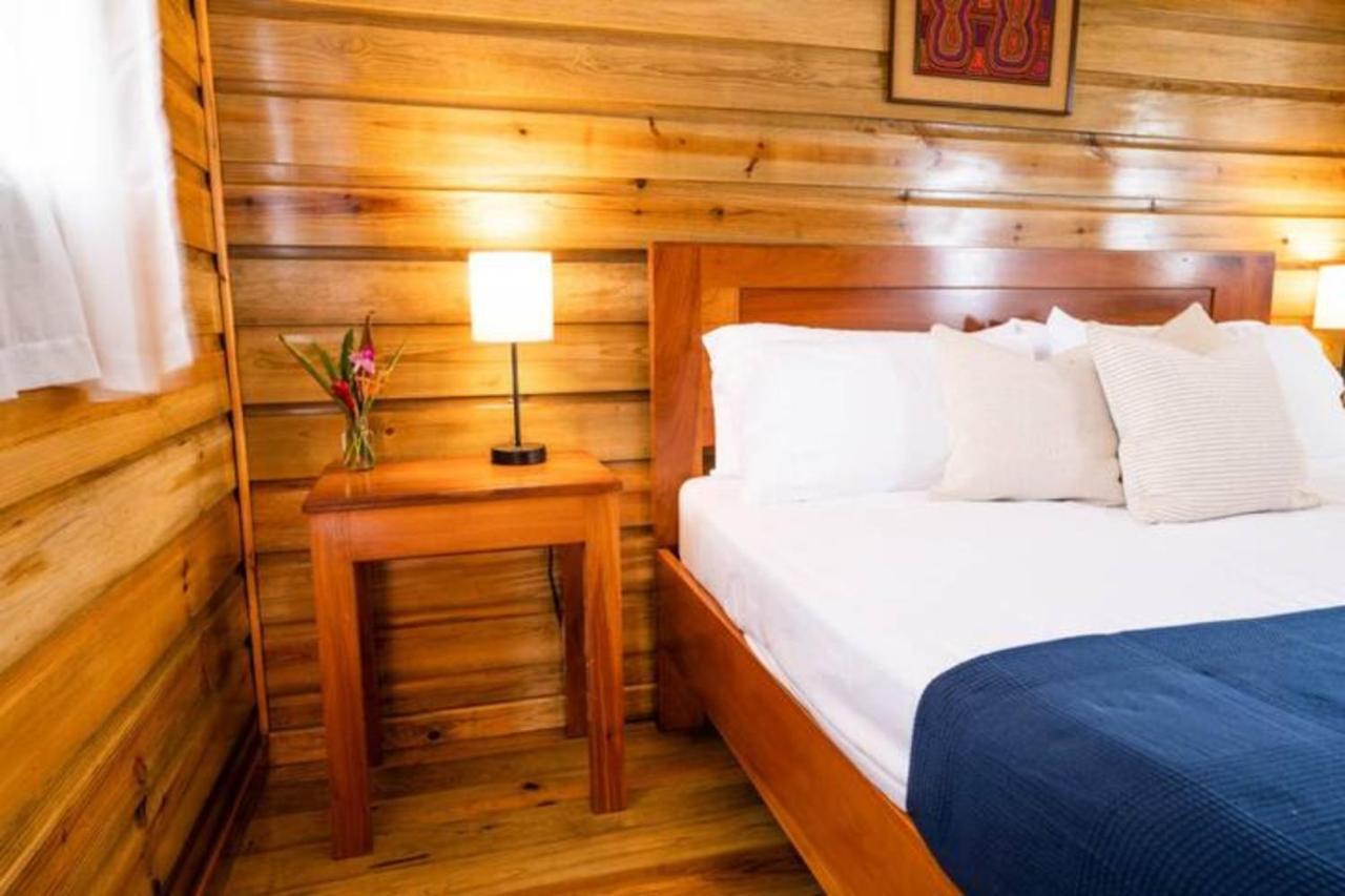 Casa Marlin Bed and Breakfast Bocas del Toro Exteriör bild